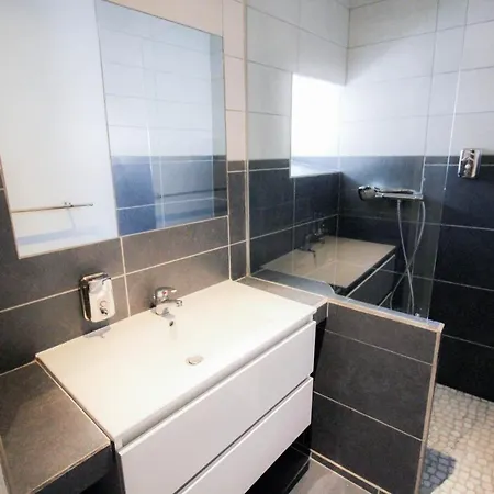 Calme Et Spacieux, Cite Et Ville A Pied, Wifi, 2 Chambres, 3 Lits * Carcassonne
