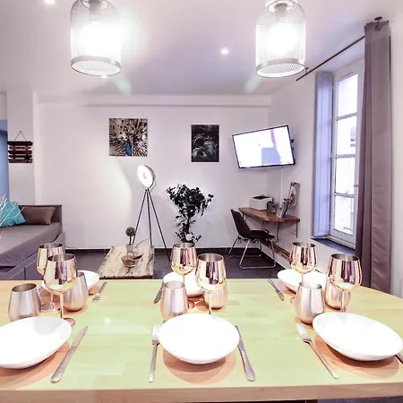 Calme Et Spacieux, Cite Et Ville A Pied, Wifi, 2 Chambres, 3 Lits Apartment