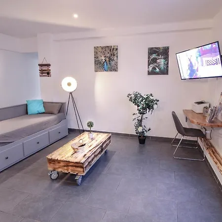 Calme Et Spacieux, Cite Et Ville A Pied, Wifi, 2 Chambres, 3 Lits