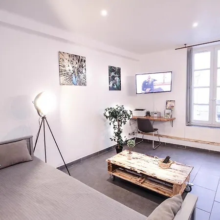 Apartment Calme Et Spacieux, Cite Et Ville A Pied, Wifi, 2 Chambres, 3 Lits *